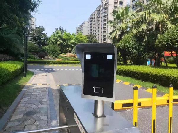 人脸识别门禁道闸