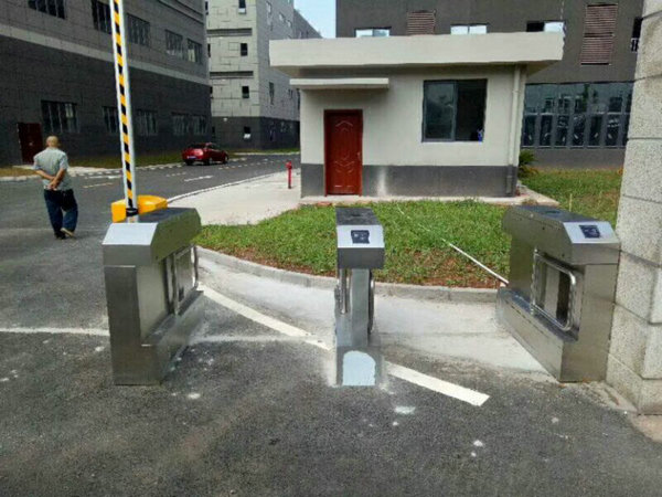 人脸识别门禁道闸